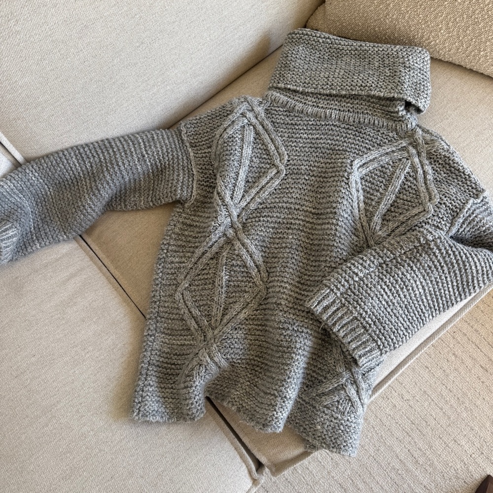 Cozy Rhick Gray Knit Turtleneck Sweater
